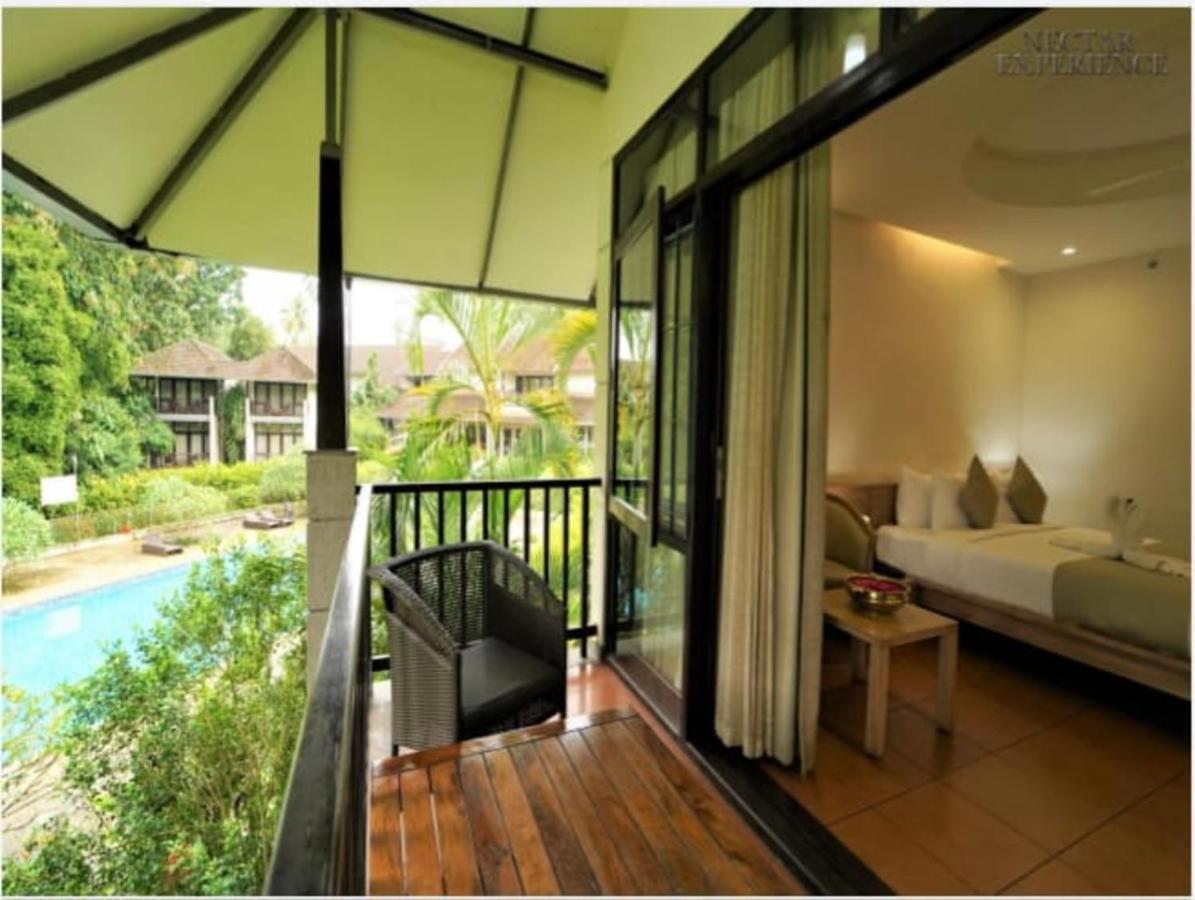 Hotel Whispering Waters Malayāttūr Esterno foto