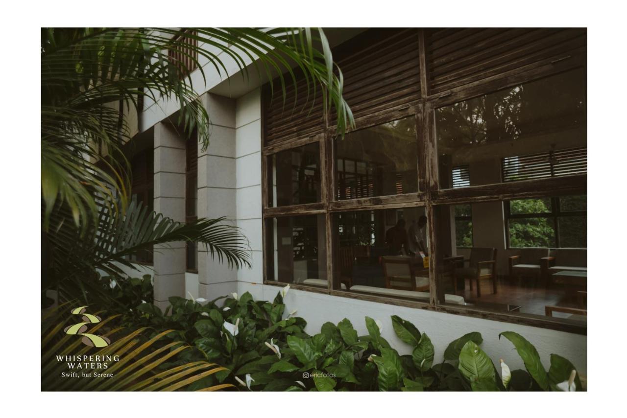 Hotel Whispering Waters Malayāttūr Esterno foto