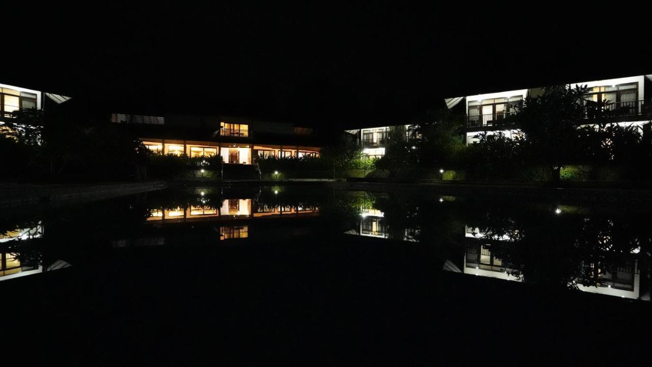 Hotel Whispering Waters Malayāttūr Esterno foto